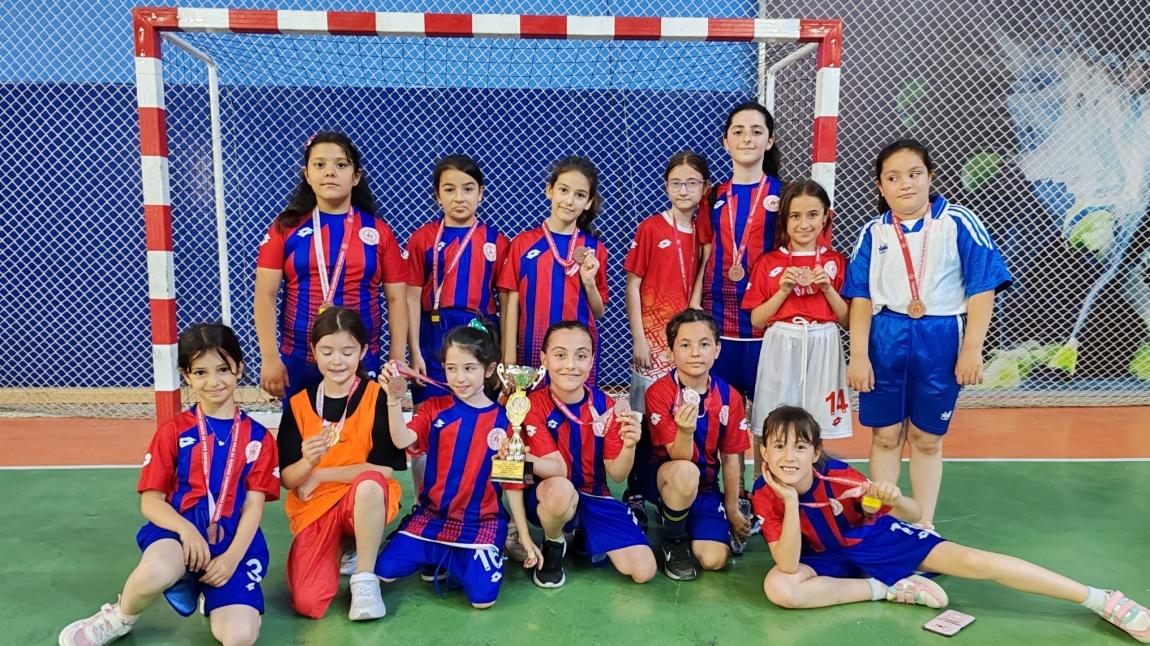 OKULUMUZ KIZ VE ERKEK HENTBOL TAKIMI İL ÜÇÜNCÜSÜ OLDU